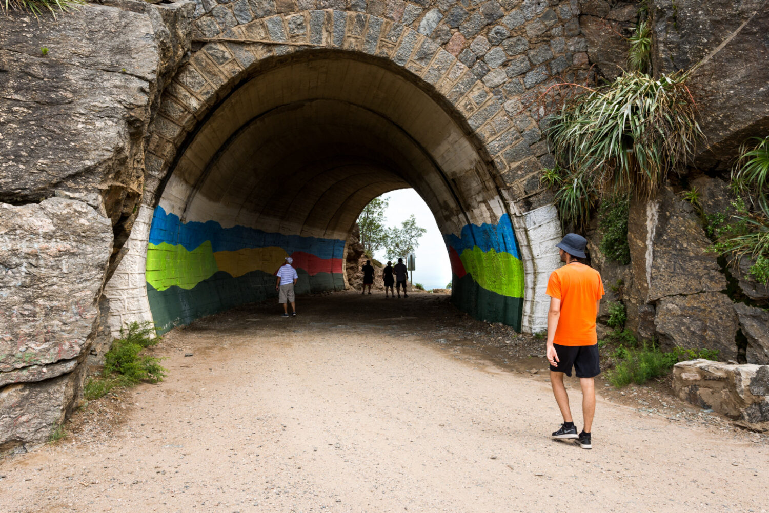 Camino de los Túneles de Taninga serpenteando la Quebrada de la Mermela, una de las siete maravillas artificiales de Córdoba