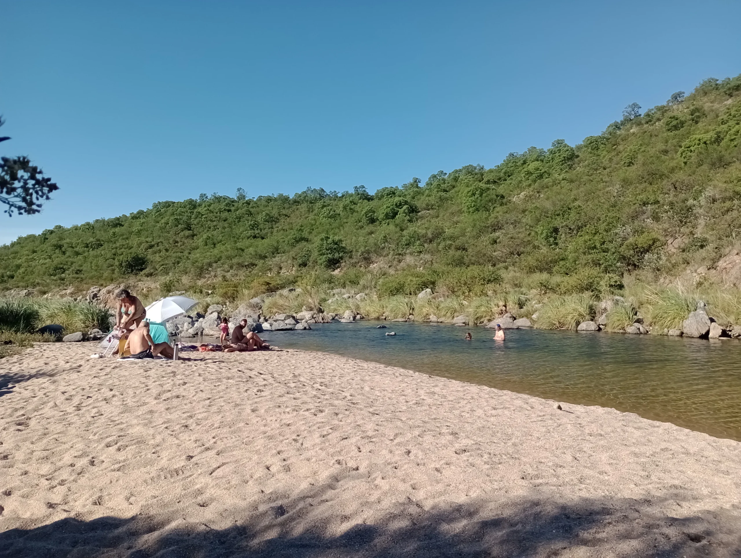 Ollas y playas de arena fina del Río San Guillermo en Cruz de Caña, noroeste de Córdoba